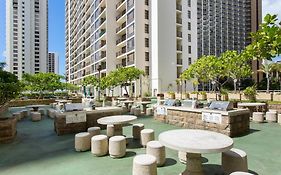 Waikiki Banyan Modern One Bedroom Free Parking